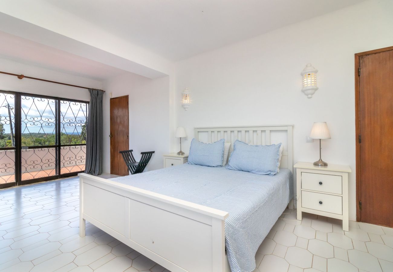 Villa in Carvoeiro - Villa With Pool, Tennis Court & Walking Distance to Town Centre