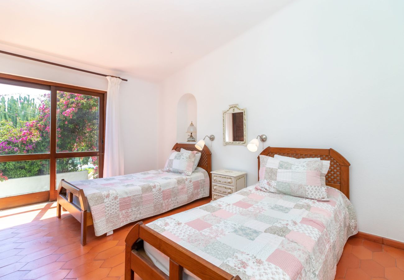 Villa in Carvoeiro - Villa With Pool, Tennis Court & Walking Distance to Town Centre