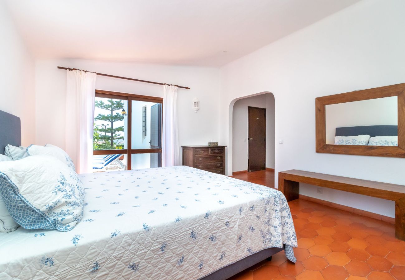 Villa in Carvoeiro - Villa With Pool, Tennis Court & Walking Distance to Town Centre