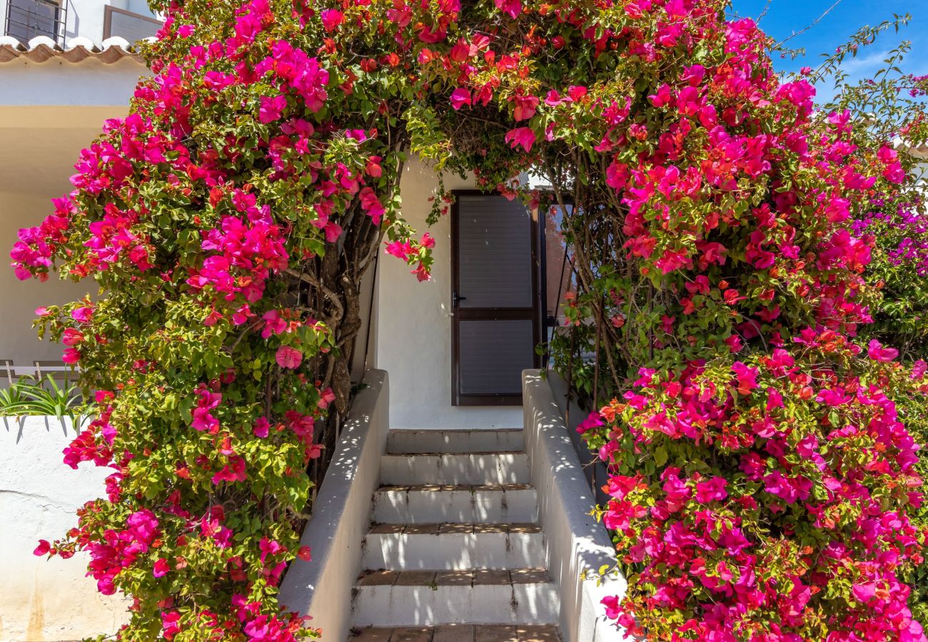 Villa in Carvoeiro - Villa With Pool, Tennis Court & Walking Distance to Town Centre