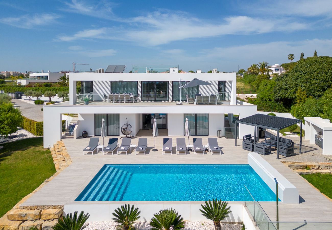 Villa in Carvoeiro - Vivenda das Oliveiras - Contemporary Villa With Heated Pool, Sleeps 10