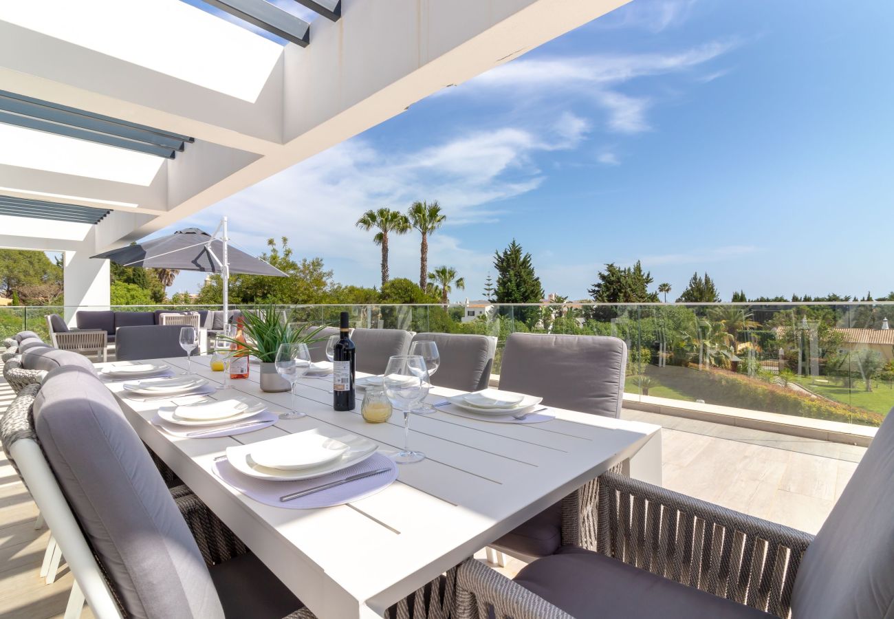 Villa in Carvoeiro - Vivenda das Oliveiras - Contemporary Villa With Heated Pool, Sleeps 10