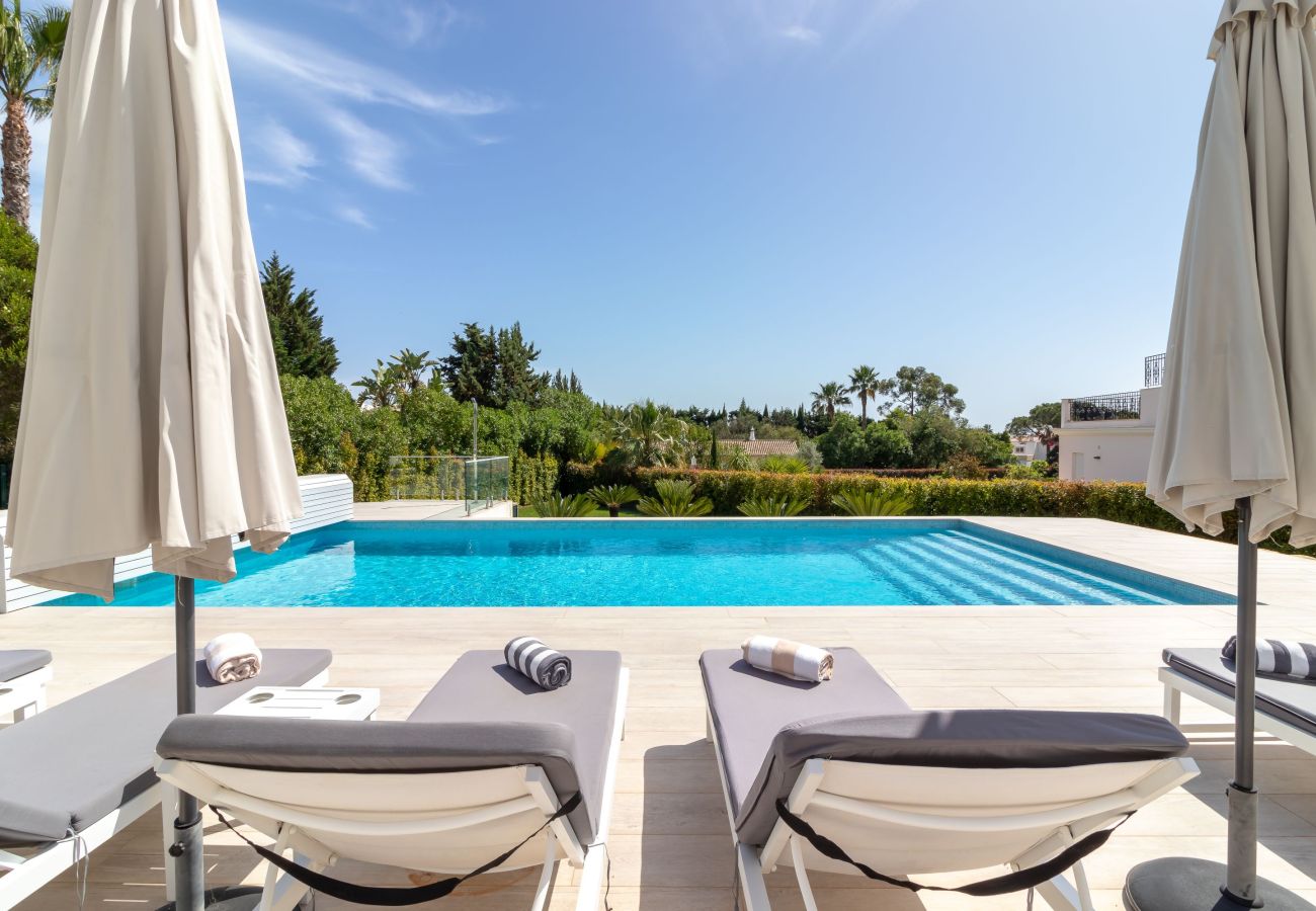 Villa in Carvoeiro - Vivenda das Oliveiras - Contemporary Villa With Heated Pool, Sleeps 10