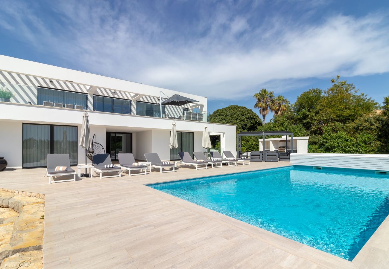 Villa in Carvoeiro - Vivenda das Oliveiras - Contemporary Villa With Heated Pool, Sleeps 10