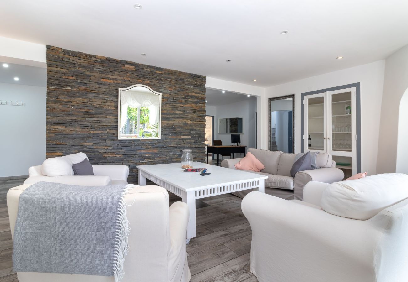 Villa in Lagoa - Quinta Delsy - 5 Bed Villa With Pool Near Praia da Marinha