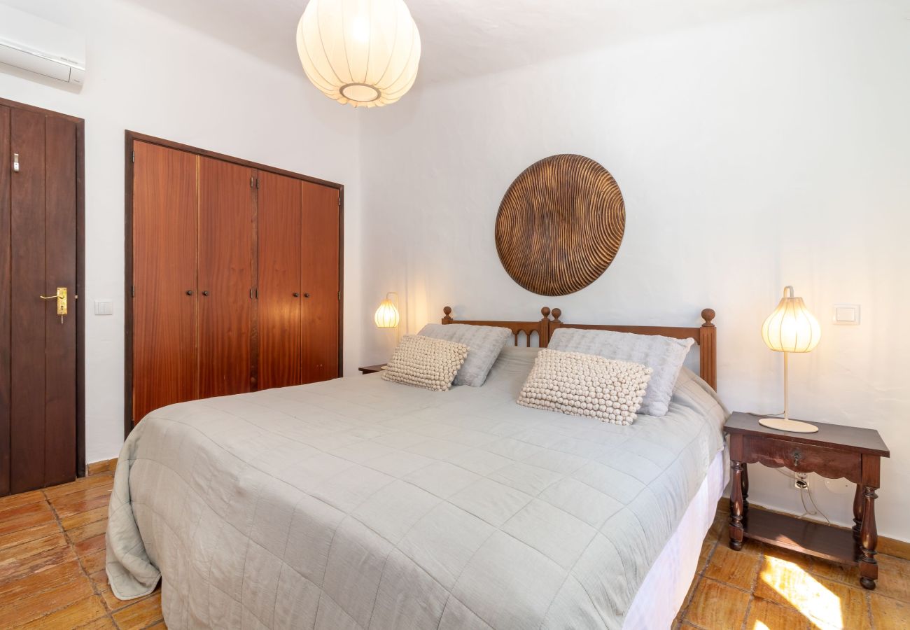Villa in Carvoeiro - Casa Amoreira - 2 bed villa on resort with swimming pools, a short walk from to beach, town & amenities