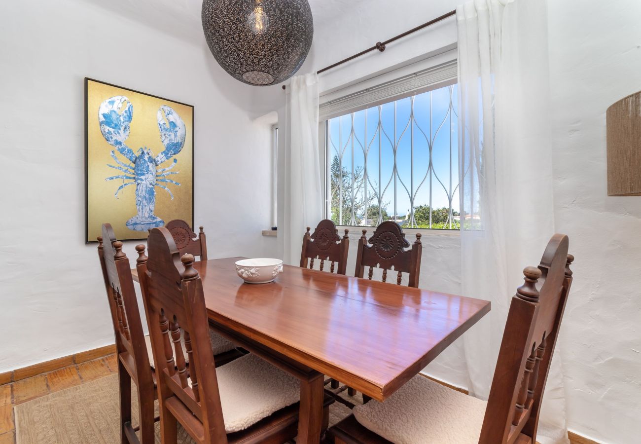 Villa in Carvoeiro - Casa Amoreira - 2 bed villa on resort with swimming pools, a short walk from to beach, town & amenities