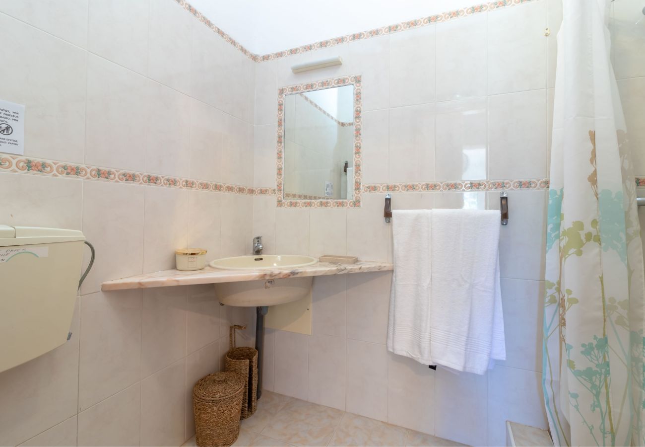 Villa in Carvoeiro - Casa Amoreira - 2 bed villa on resort with swimming pools, a short walk from to beach, town & amenities