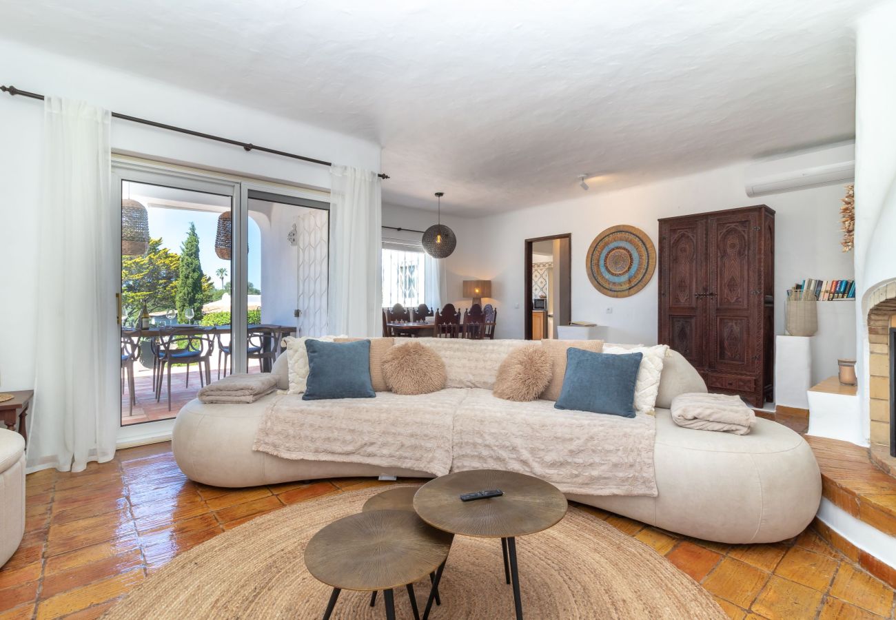 Villa in Carvoeiro - Casa Amoreira - 2 bed villa on resort with swimming pools, a short walk from to beach, town & amenities