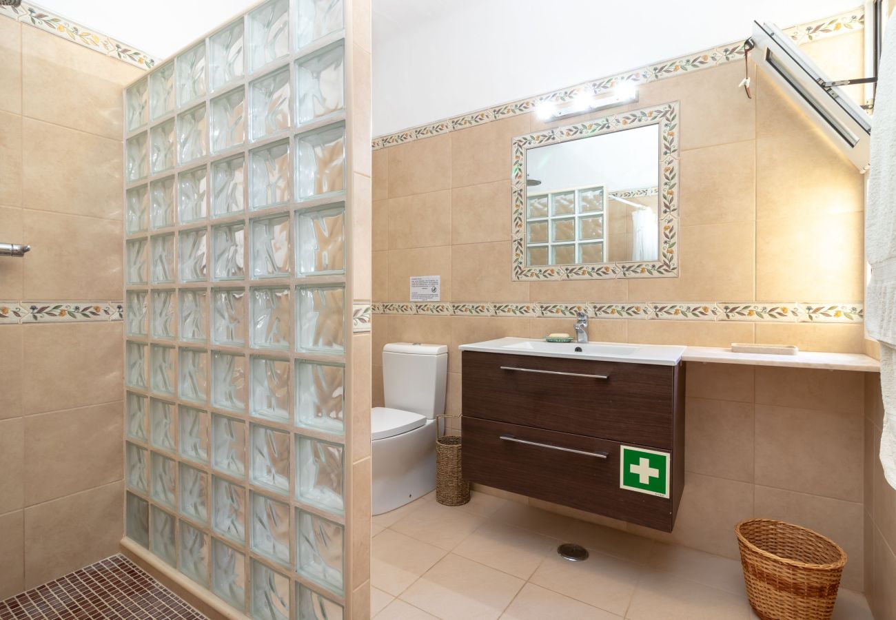 Villa in Carvoeiro - Casa Amoreira - 2 bed villa on resort with swimming pools, a short walk from to beach, town & amenities