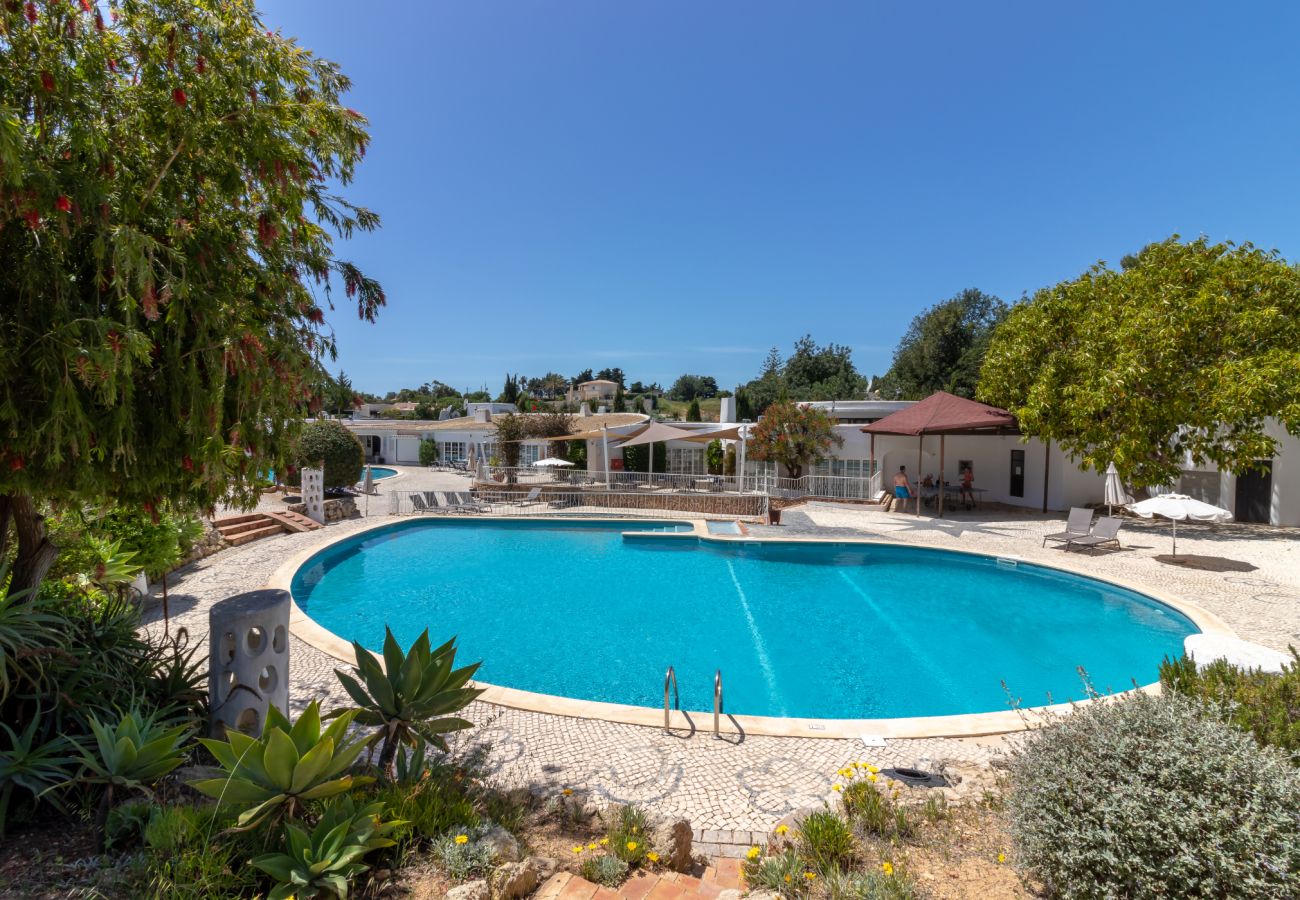 Villa in Carvoeiro - Casa Amoreira - 2 bed villa on resort with swimming pools, a short walk from to beach, town & amenities