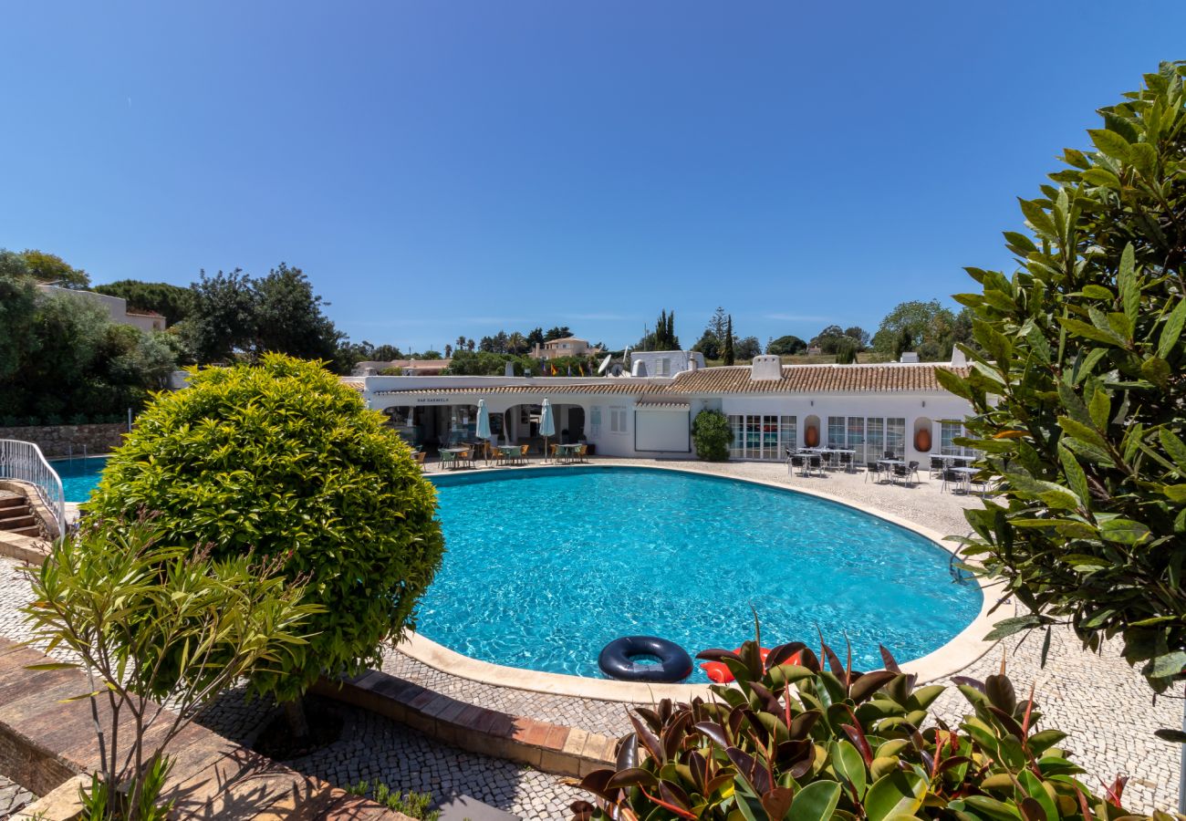 Villa in Carvoeiro - Casa Amoreira - 2 bed villa on resort with swimming pools, a short walk from to beach, town & amenities