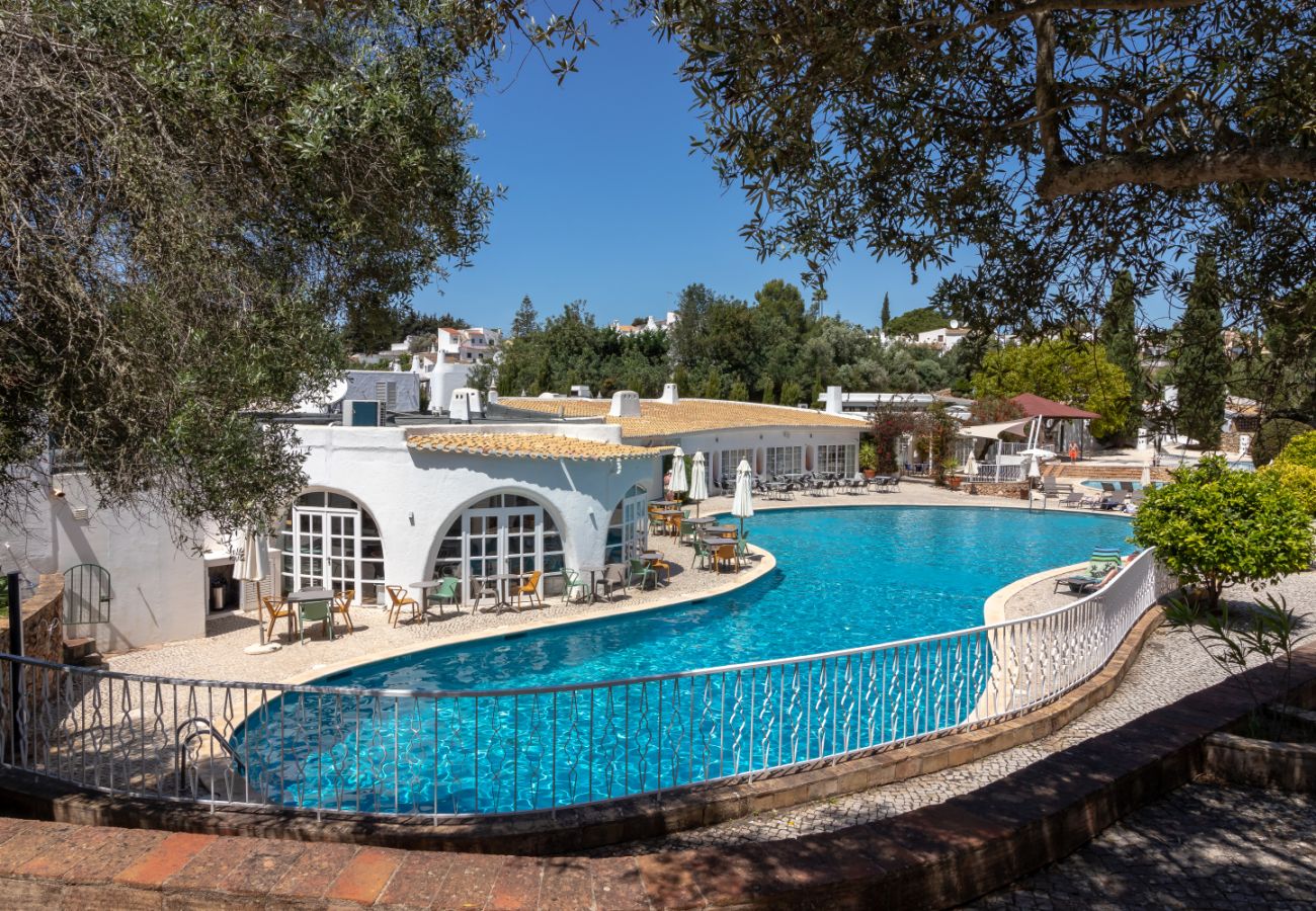 Villa in Carvoeiro - Casa Amoreira - 2 bed villa on resort with swimming pools, a short walk from to beach, town & amenities