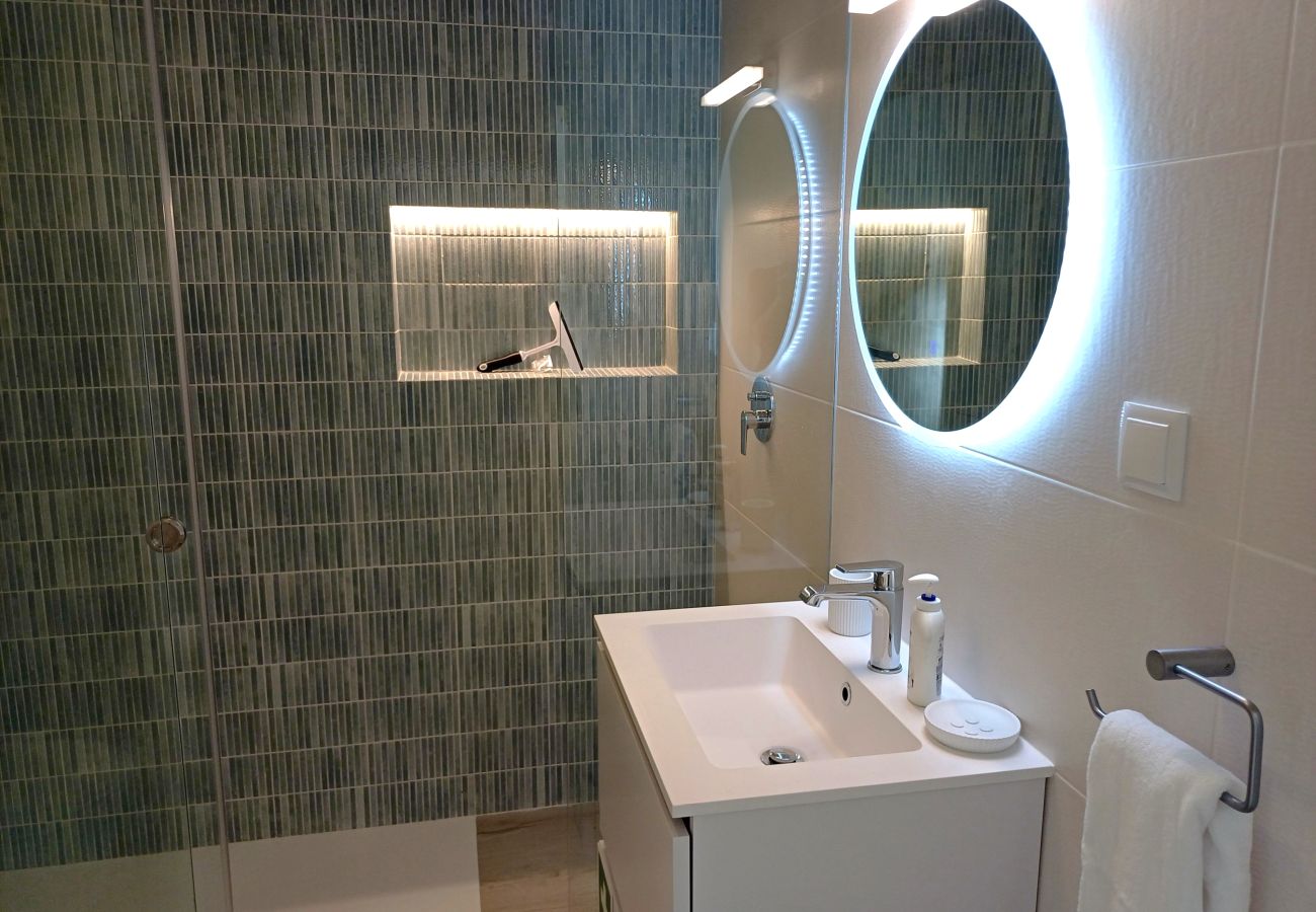 Apartment in Carvoeiro - Casa Beira Mar - 2 bed apartment with stunning sea views close to Carvoeiro town centre