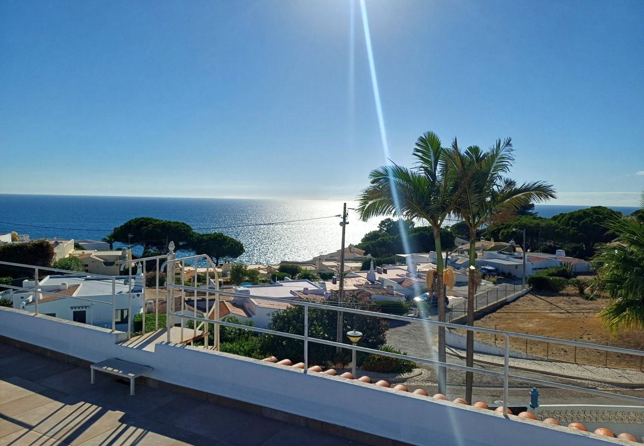 Apartment in Carvoeiro - Casa Beira Mar - 2 bed apartment with stunning sea views close to Carvoeiro town centre