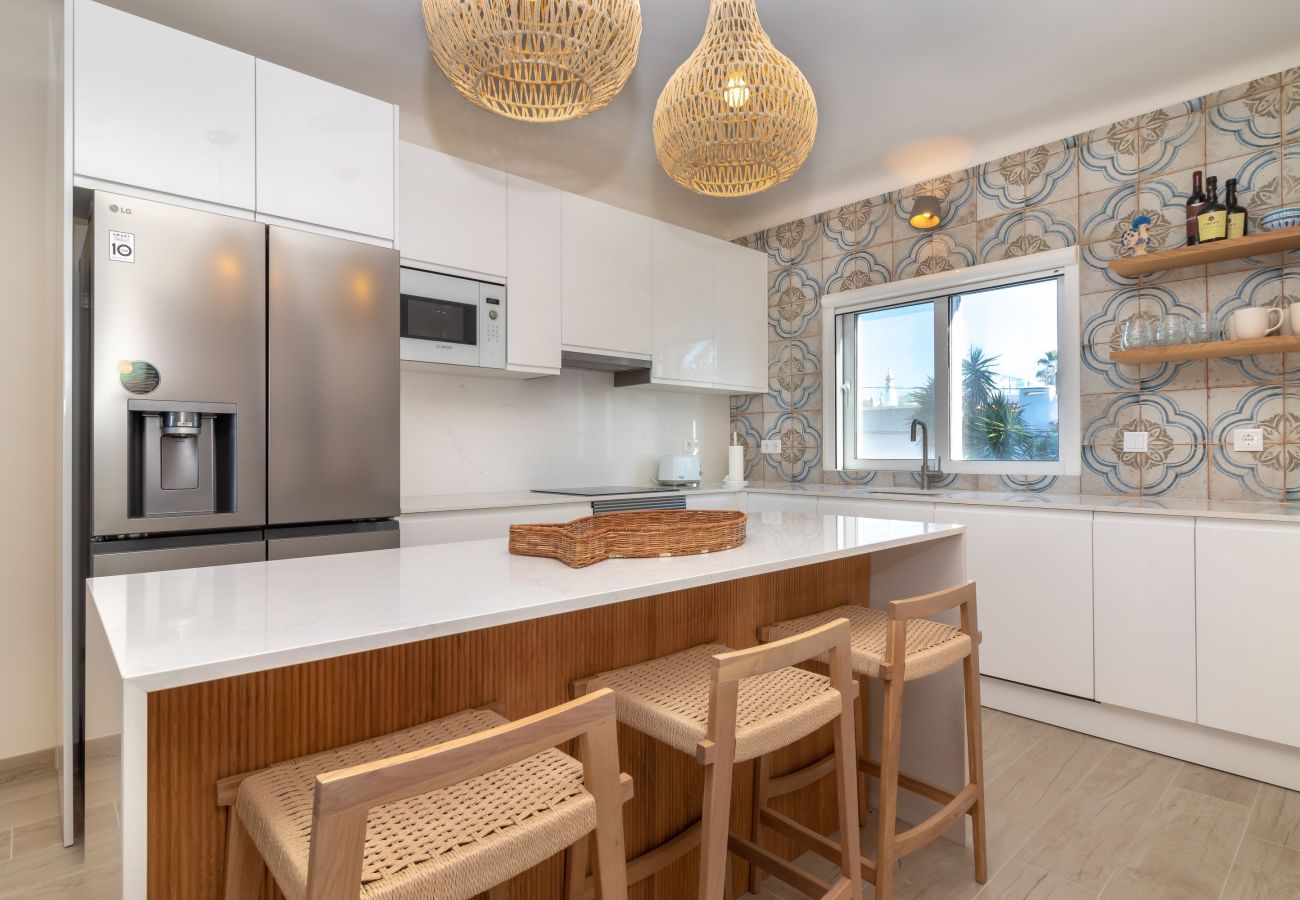 Apartment in Carvoeiro - Casa Beira Mar - 2 bed apartment with stunning sea views close to Carvoeiro town centre