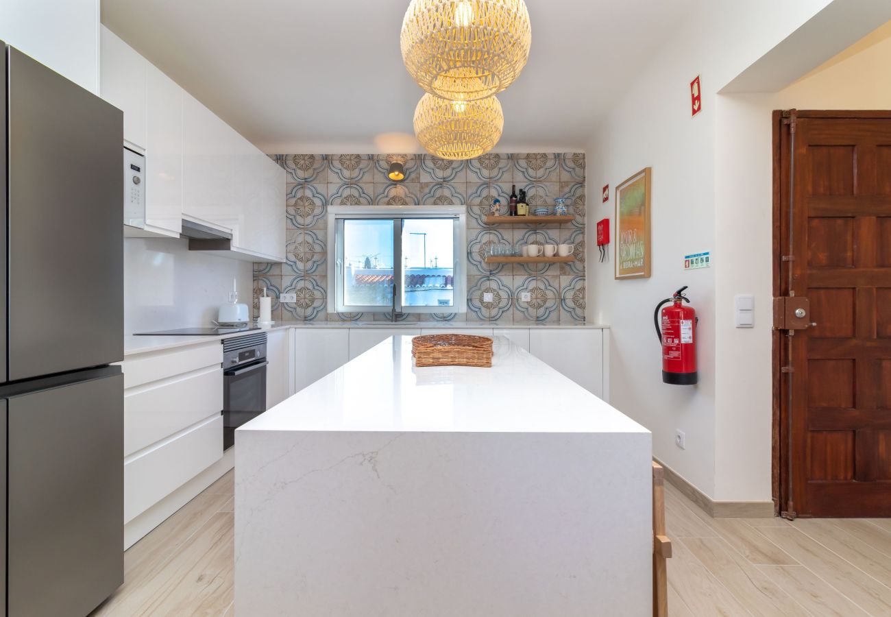 Apartment in Carvoeiro - Casa Beira Mar - 2 bed apartment with stunning sea views close to Carvoeiro town centre