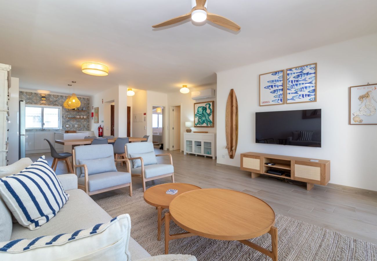 Apartment in Carvoeiro - Casa Beira Mar - 2 bed apartment with stunning sea views close to Carvoeiro town centre