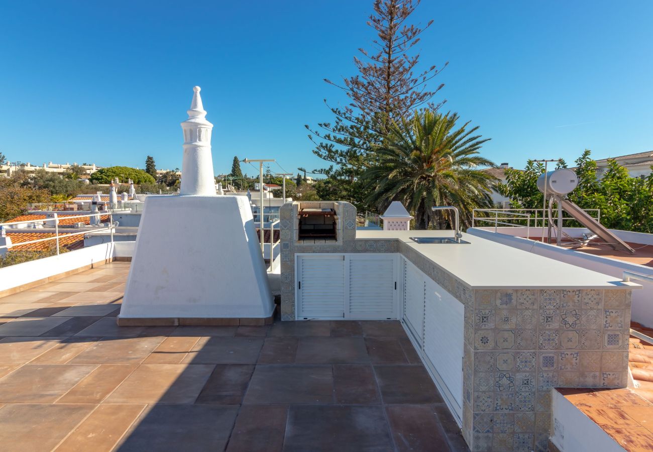 Apartment in Carvoeiro - Casa Beira Mar - 2 bed apartment with stunning sea views close to Carvoeiro town centre