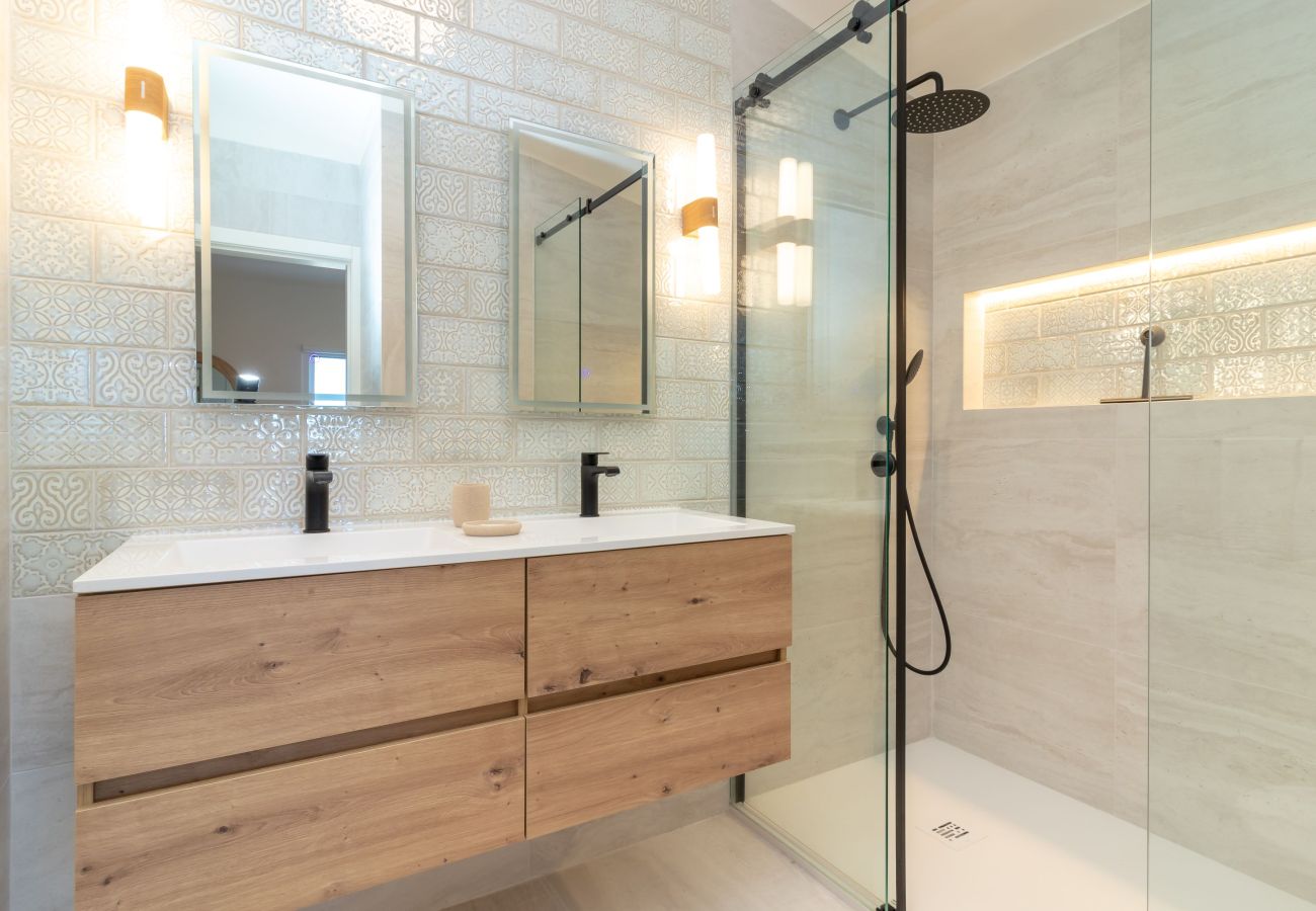 Apartment in Carvoeiro - Casa Beira Mar - 2 bed apartment with stunning sea views close to Carvoeiro town centre