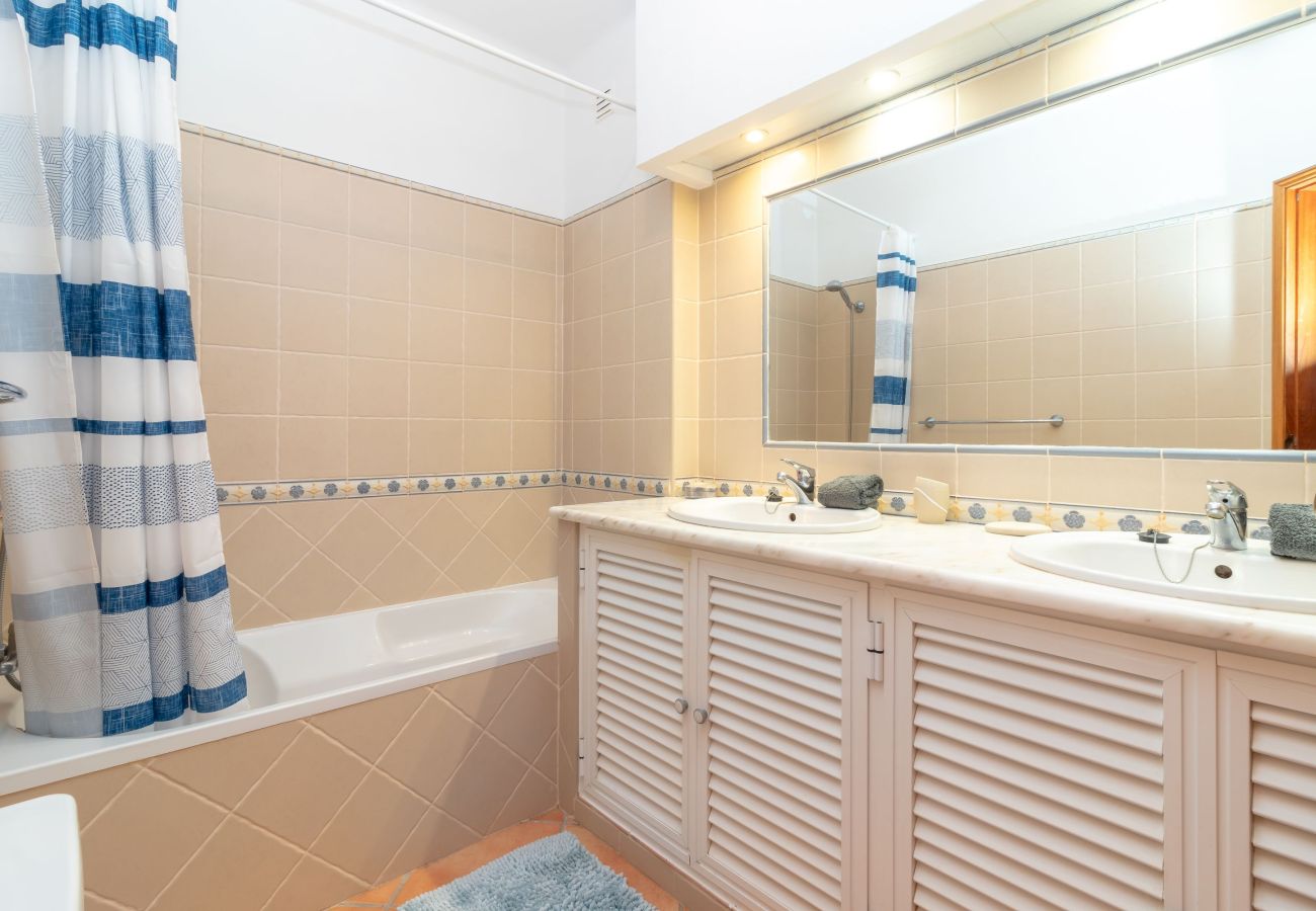 Apartment in Carvoeiro - Casa Franjolea - 2 Bedrooms,  Shared Pool & Ocean View