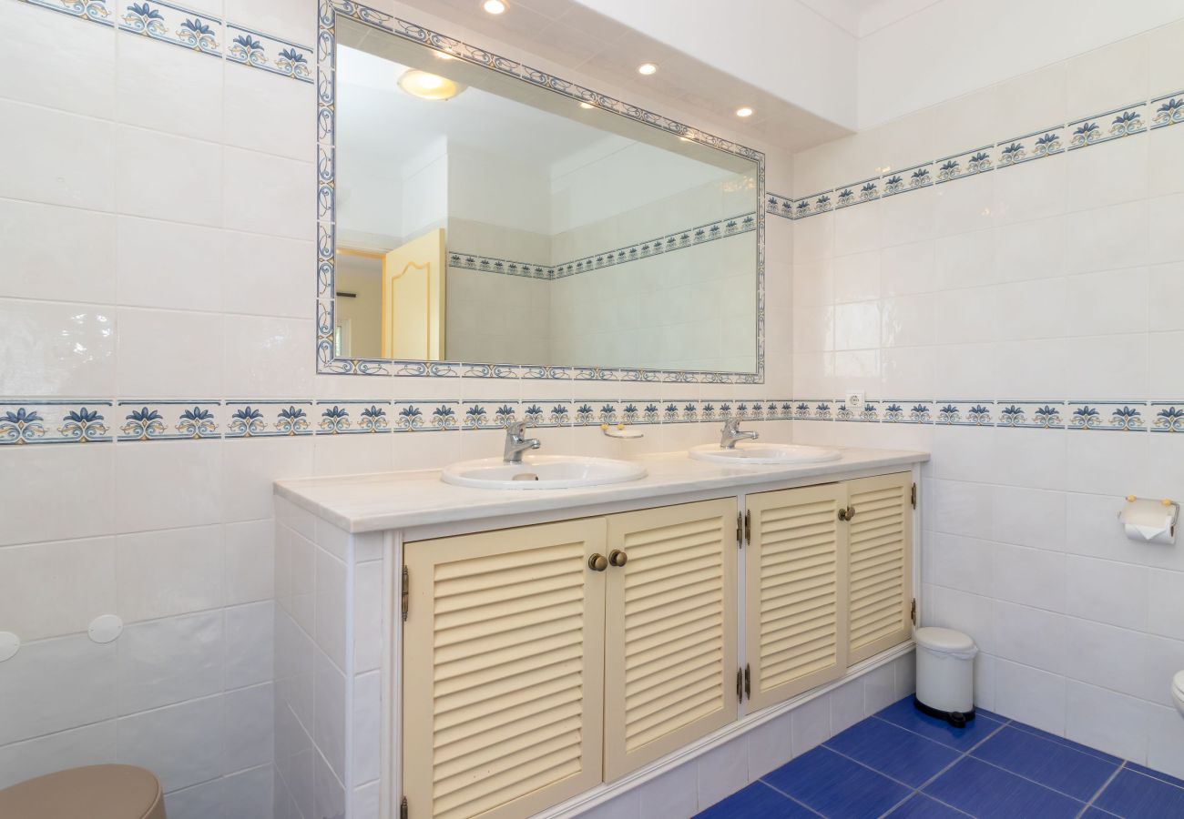 Villa in Carvoeiro - Casa Carpe Diem - 5 Bed Villa With Panoramic Sea Views & Private Pool