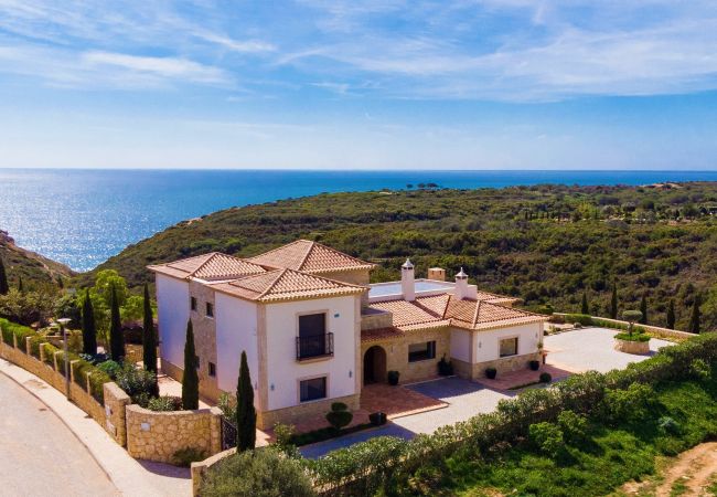 Villa in Carvoeiro - Villa Balder - Luxury villa, 4 bedrooms, heated pool & stunning views 