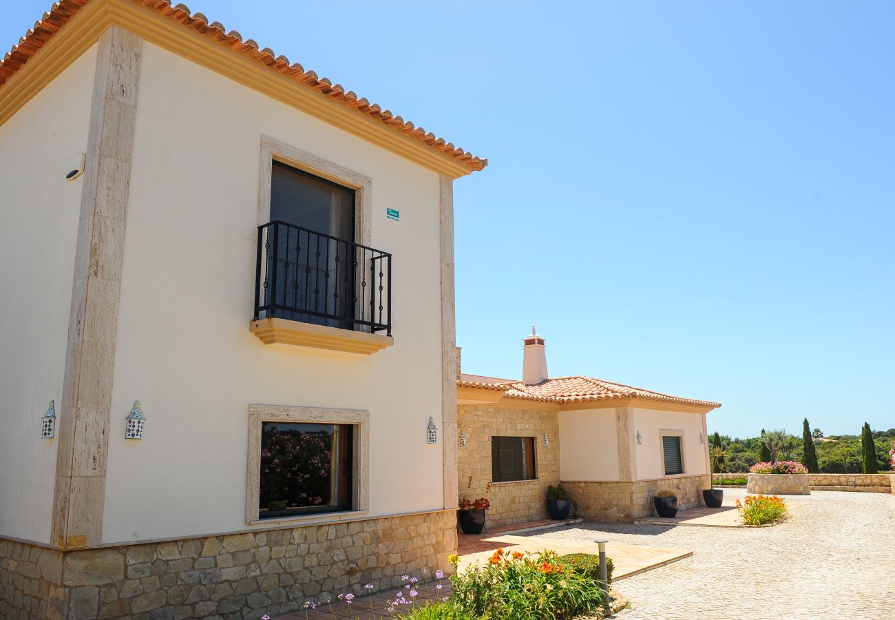Villa in Carvoeiro - Villa Balder - Luxury villa, 4 bedrooms, heated pool & stunning views 