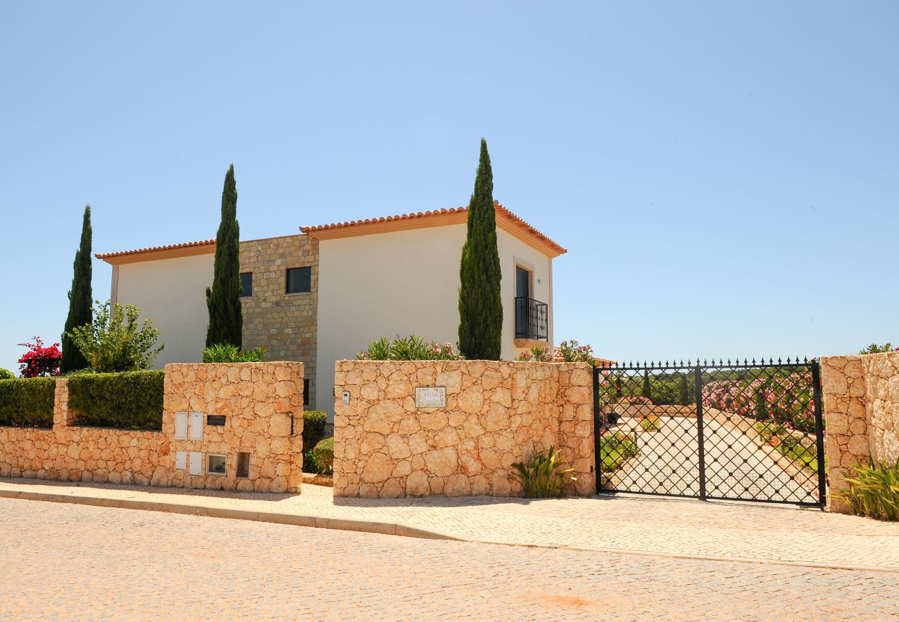 Villa in Carvoeiro - Villa Balder - Luxury villa, 4 bedrooms, heated pool & stunning views 