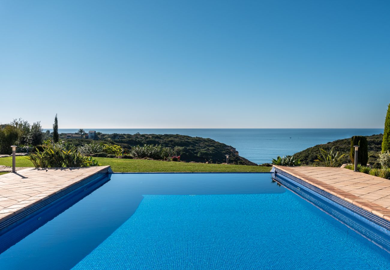 Villa in Carvoeiro - Villa Balder - Luxury villa, 4 bedrooms, heated pool & stunning views 
