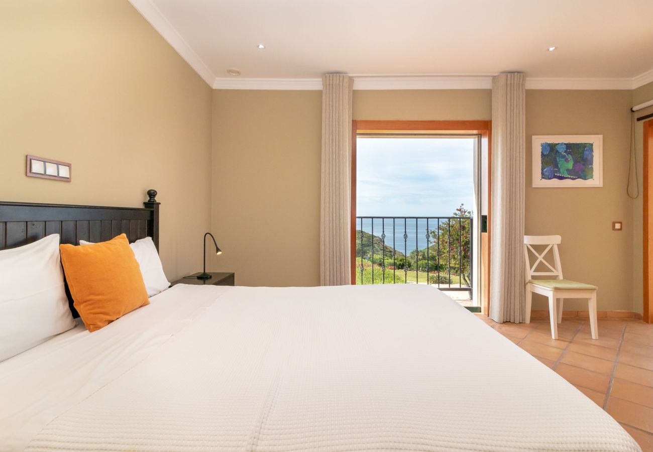Villa in Carvoeiro - Villa Balder - Luxury villa, 4 bedrooms, heated pool & stunning views 