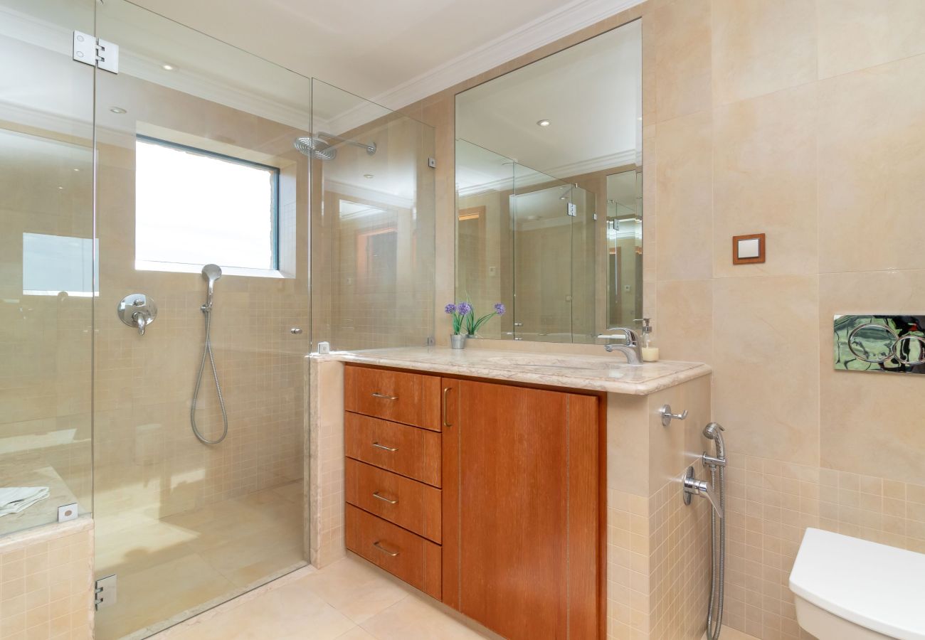 Villa in Carvoeiro - Villa Balder - Luxury villa, 4 bedrooms, heated pool & stunning views 