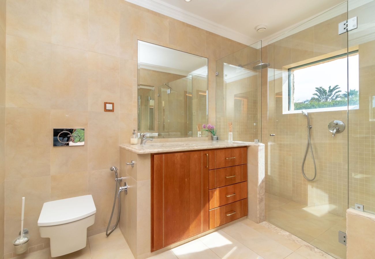 Villa in Carvoeiro - Villa Balder - Luxury villa, 4 bedrooms, heated pool & stunning views 