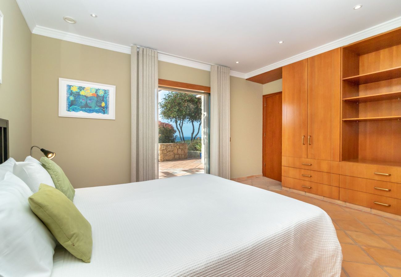 Villa in Carvoeiro - Villa Balder - Luxury villa, 4 bedrooms, heated pool & stunning views 