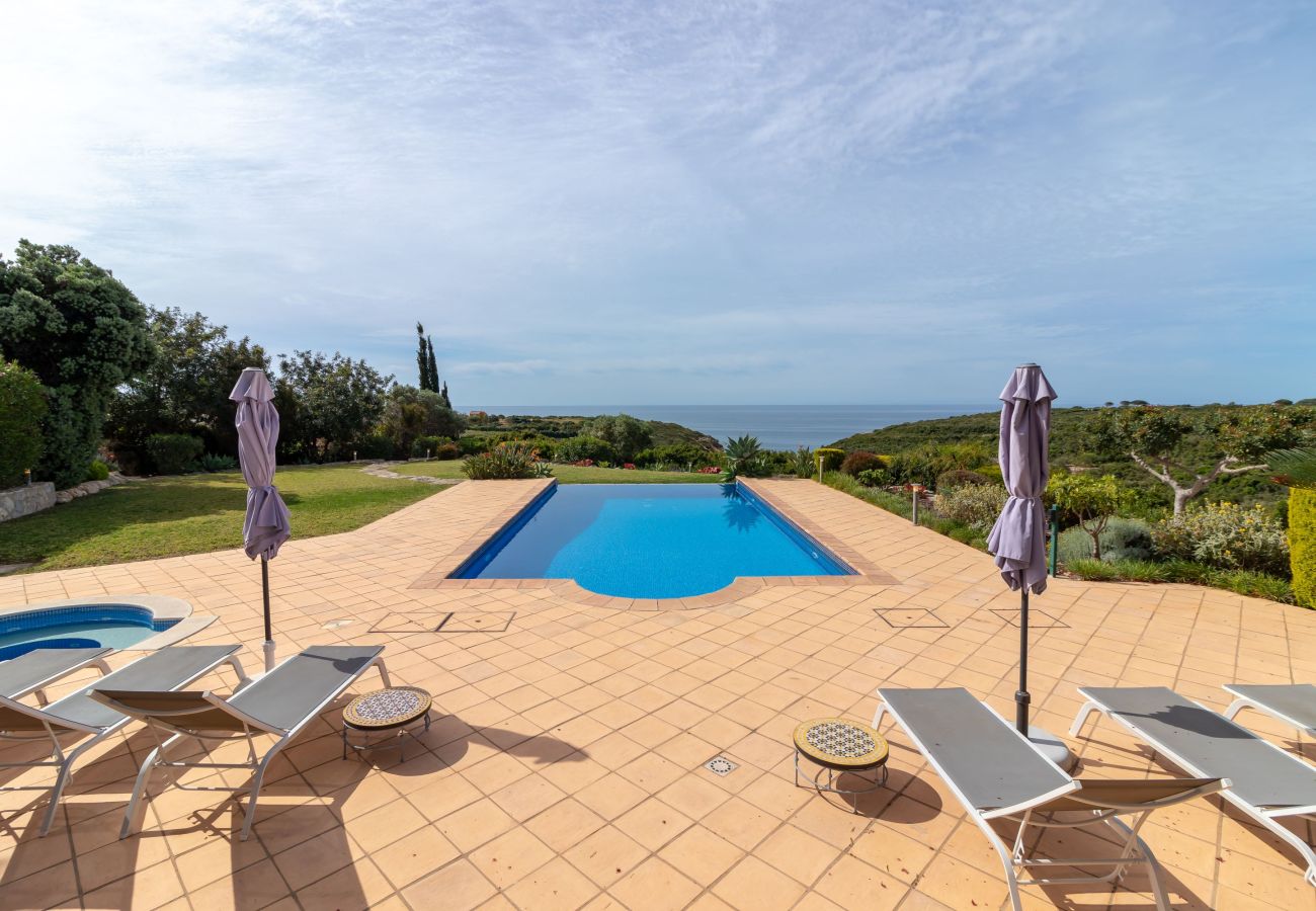 Villa in Carvoeiro - Villa Balder - Luxury villa, 4 bedrooms, heated pool & stunning views 
