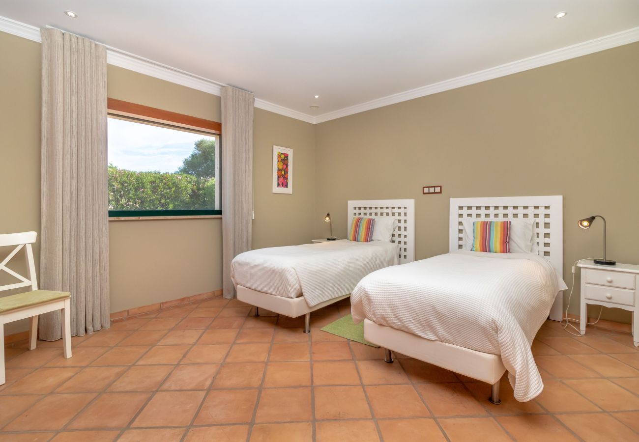 Villa in Carvoeiro - Villa Balder - Luxury villa, 4 bedrooms, heated pool & stunning views 