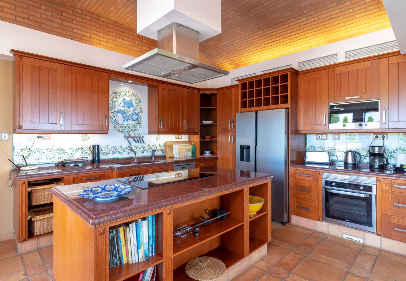Villa in Carvoeiro - Villa Balder - Luxury villa, 4 bedrooms, heated pool & stunning views 
