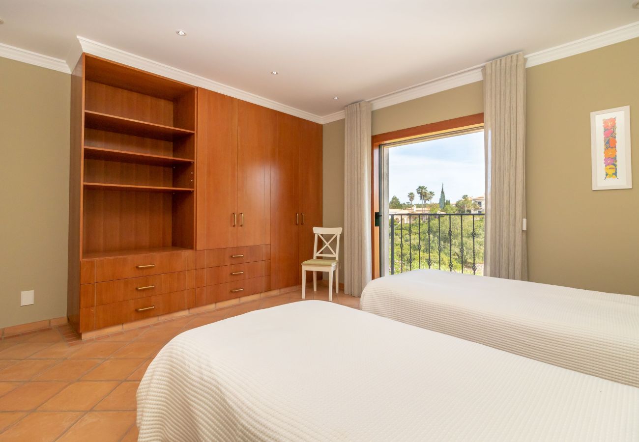 Villa in Carvoeiro - Villa Balder - Luxury villa, 4 bedrooms, heated pool & stunning views 