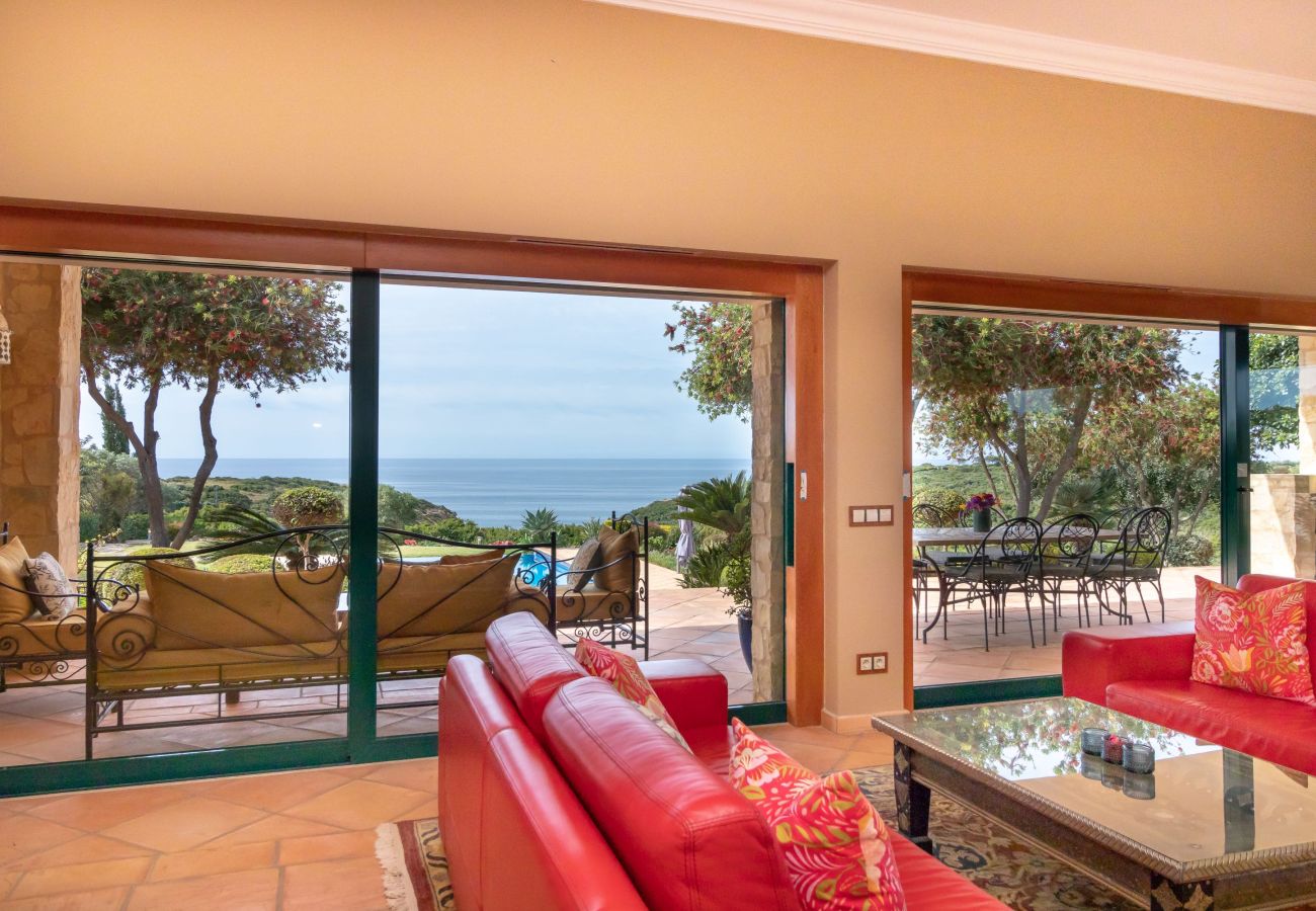 Villa in Carvoeiro - Villa Balder - Luxury villa, 4 bedrooms, heated pool & stunning views 