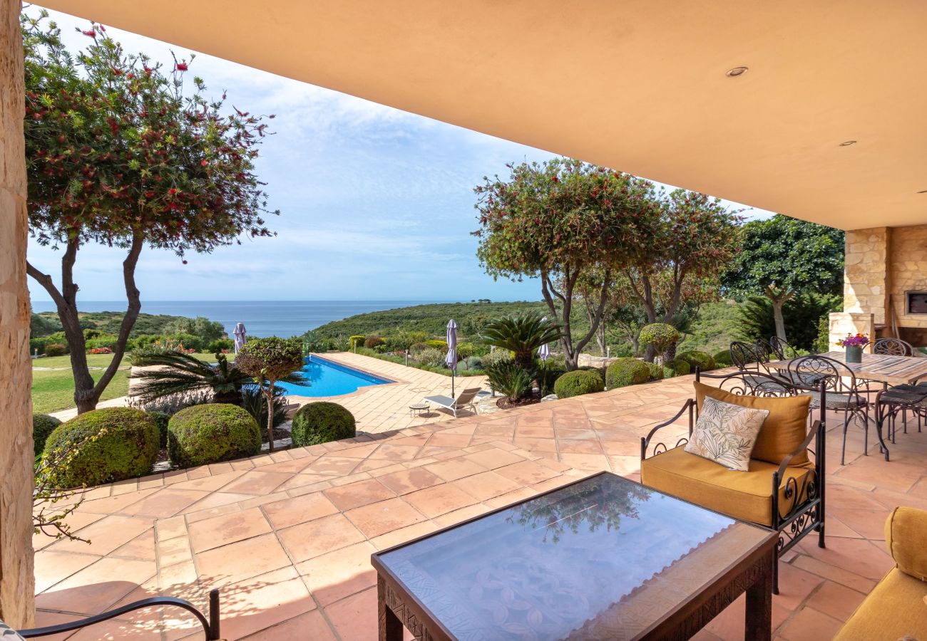 Villa in Carvoeiro - Villa Balder - Luxury villa, 4 bedrooms, heated pool & stunning views 
