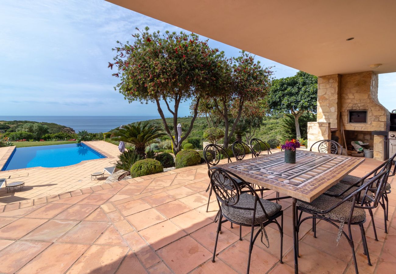 Villa in Carvoeiro - Villa Balder - Luxury villa, 4 bedrooms, heated pool & stunning views 