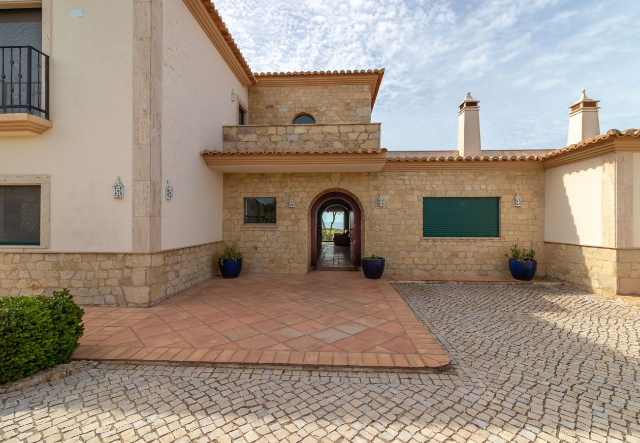 Villa in Carvoeiro - Villa Balder - Luxury villa, 4 bedrooms, heated pool & stunning views 