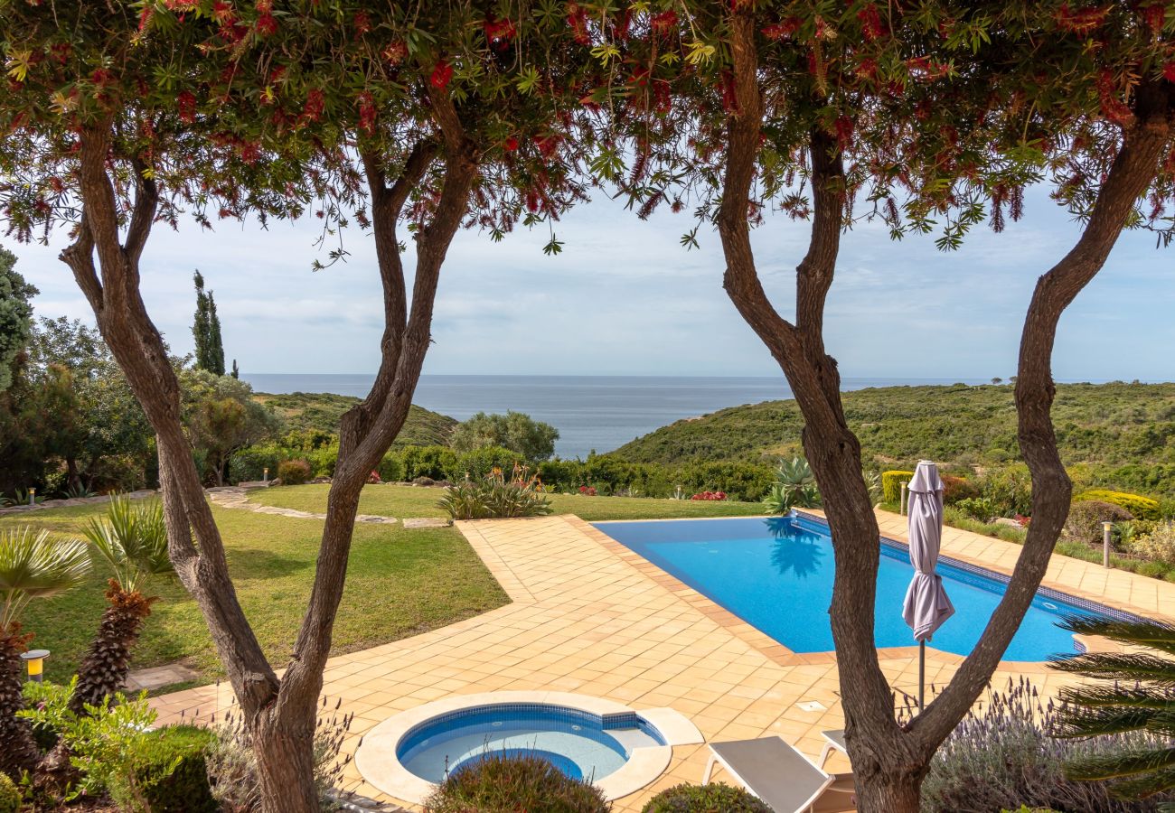 Villa in Carvoeiro - Villa Balder - Luxury villa, 4 bedrooms, heated pool & stunning views 