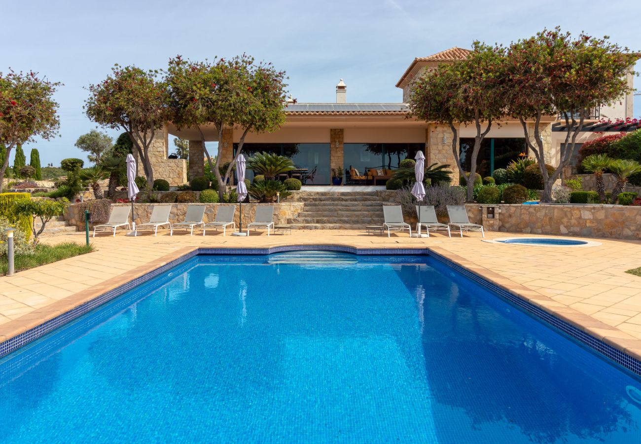 Villa in Carvoeiro - Villa Balder - Luxury villa, 4 bedrooms, heated pool & stunning views 