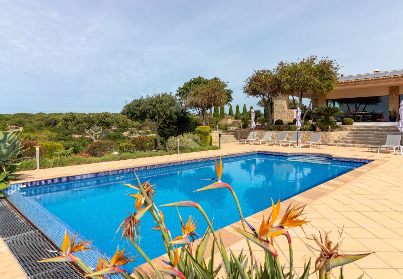 Villa in Carvoeiro - Villa Balder - Luxury villa, 4 bedrooms, heated pool & stunning views 