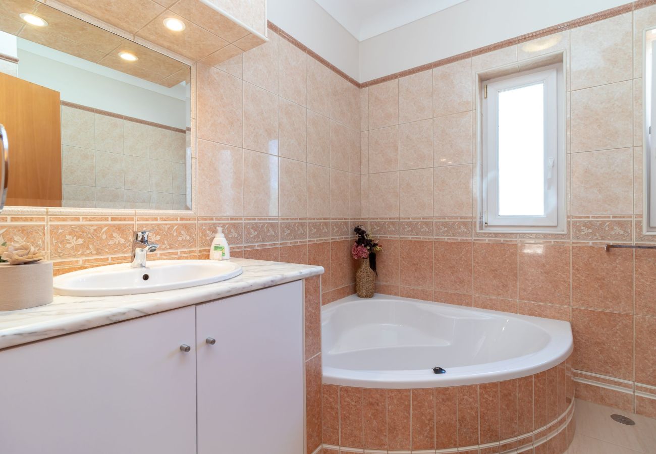 Villa in Carvoeiro - Casa Oásis - 3 Bedroom Villa With Heatead Pool In Carvoeiro