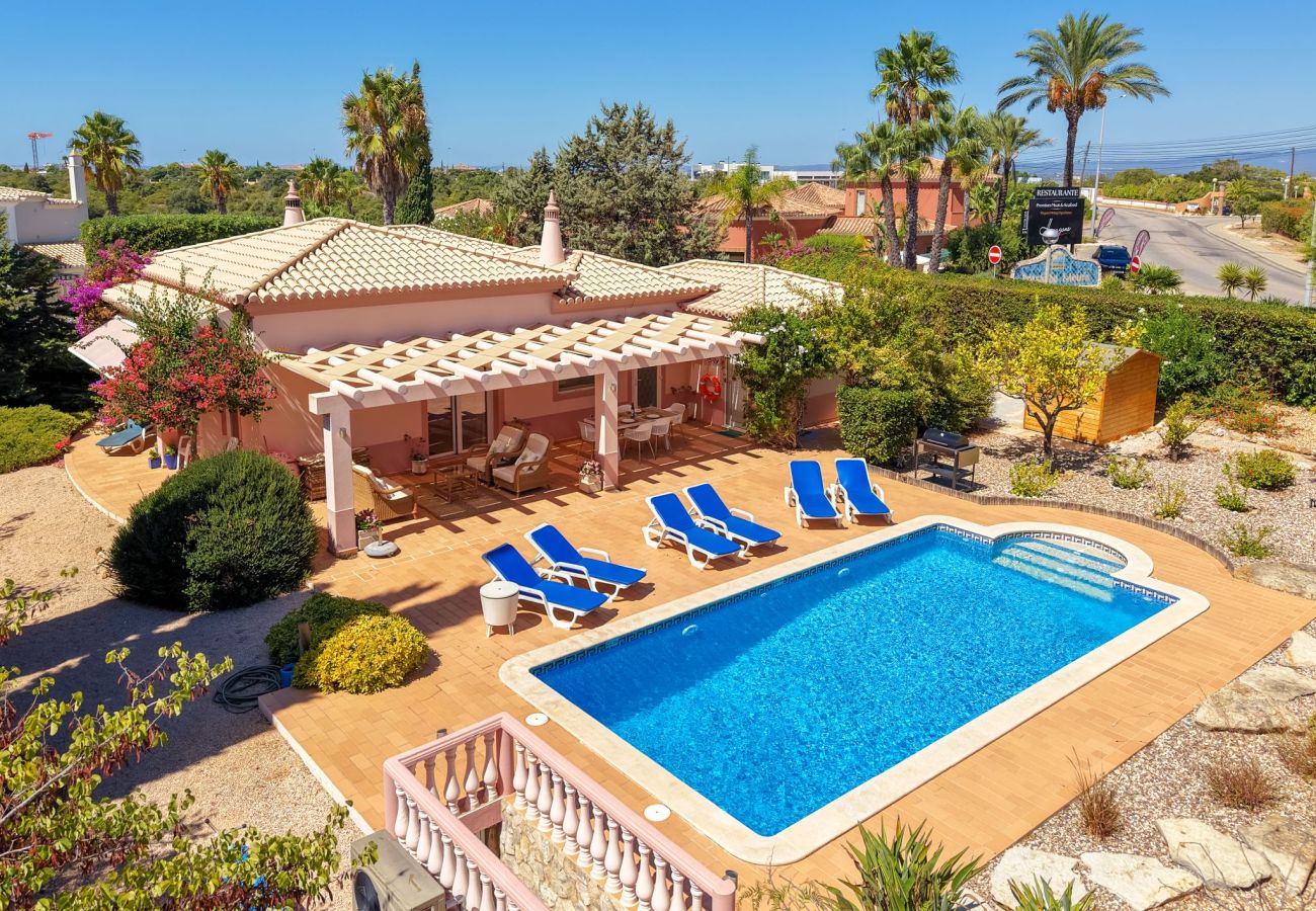 Villa in Carvoeiro - Casa Oásis - 3 Bedroom Villa With Heatead Pool In Carvoeiro
