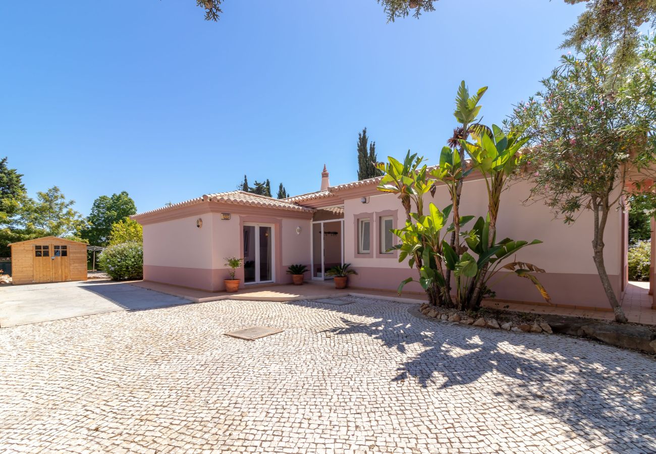 Villa in Carvoeiro - Casa Oásis - 3 Bedroom Villa With Heatead Pool In Carvoeiro