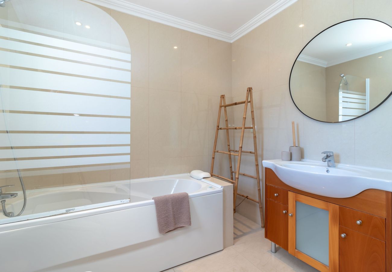 Apartment in Carvoeiro - Casa Vista Mar - 2 Bed Apt With Sea Views & Communal Pool
