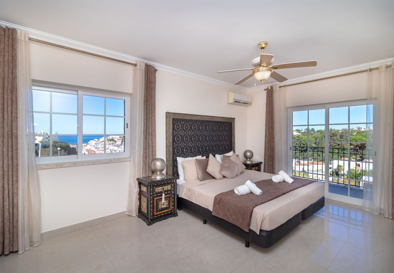 Apartment in Carvoeiro - Casa Vista Mar - 2 Bed Apt With Sea Views & Communal Pool